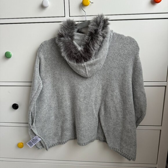 GAP kids grey knitted poncho with faux fur hood - Picture 3 of 10